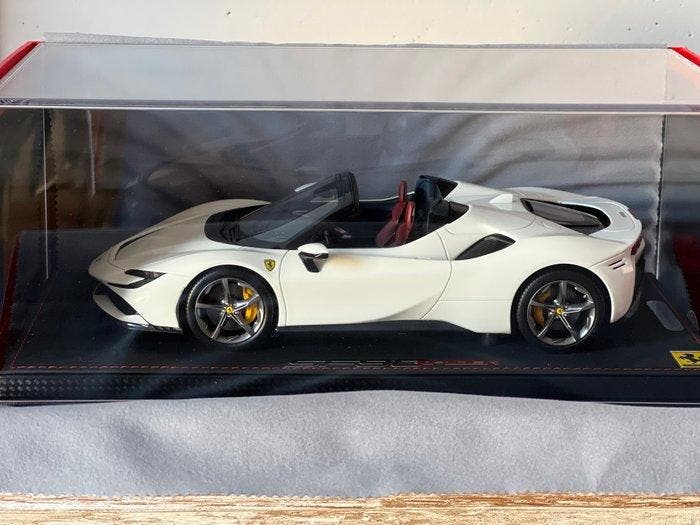 BBR 1:18 - Modelauto - Ferrari SF90 Spider - Avus White, Hobby en Vrije tijd, Modelauto's | 1:5 tot 1:12