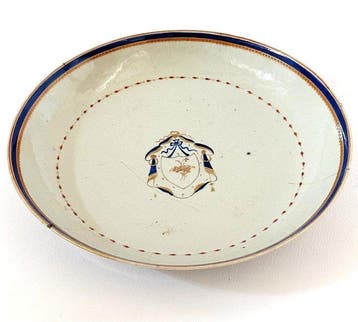 Centrotavola/Piatto Fondo in Porcellana Cinese – Stemma, Antiek en Kunst