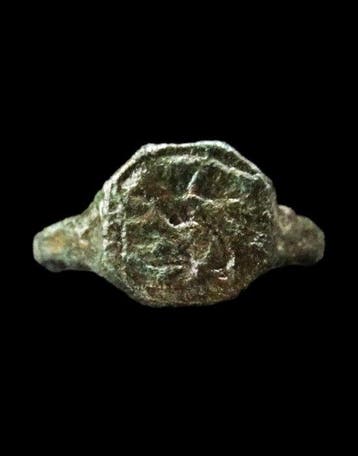 Middeleeuws Middeleeuwse bronzen ring - 900/1400 na Chr.