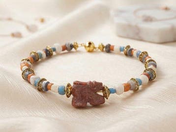 Oud-Egyptisch Verguld Kralenarmband - Amulet met haas en, Sieraden, Tassen en Uiterlijk