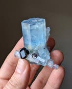 Uitstekend! Dubbelterminated aquamarijn met schorl uit