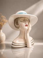 Buste, Elegant Art Deco Damesbeeld met Hoed – Boutique Hotel