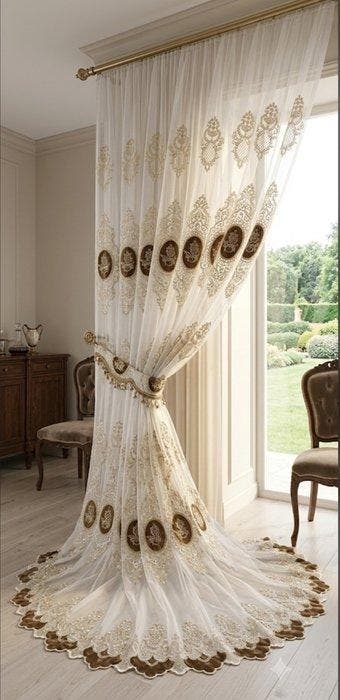 Favoloso tulle ricamato con medaglioni e perle 420x300 cm -