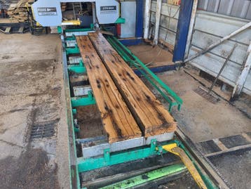 Loonzaagwerk | boomstammen | oude balken | planken doubleren, Meubels