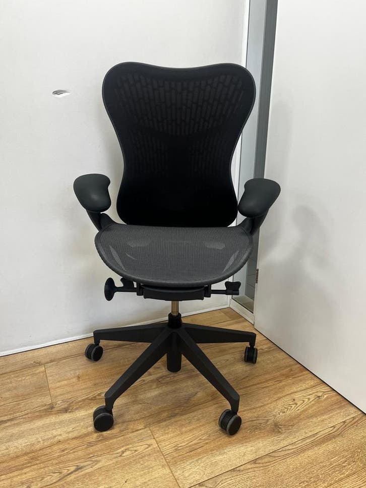 Herman Miller Mirra 2 Graphite Butterfly - Full Option!, Huis en Inrichting, Bureaustoelen, Bureaustoel, Zwart, Zo goed als nieuw