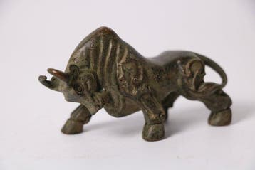 Antiek Japans Bronzen Stierbeeldje – Gepatineerde