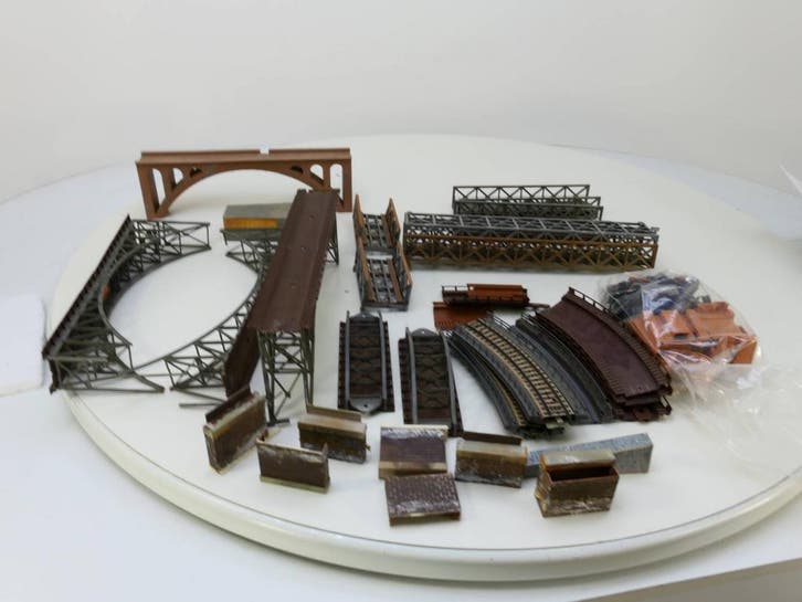 Schaal H0 Assortiment bruggen met accessoires #2783, Hobby en Vrije tijd, Modeltreinen | H0, Brug, Tunnel of Gebouw, Gebruikt