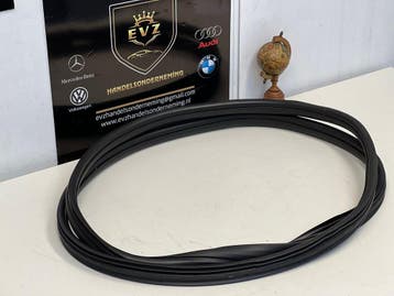 Peugeot Rifter 1.2 THP portier rubber links voor bj.2020, Gebruikt, Voor, Peugeot