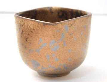 Arita Ware Golden Glaze Yunomi Tea Cup by Maeda Yasuaki of