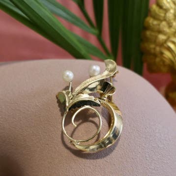 Gouden broche met parel, Sieraden, Tassen en Uiterlijk, Broches, Gebruikt, Ophalen of Verzenden, Met edelsteen, Goud