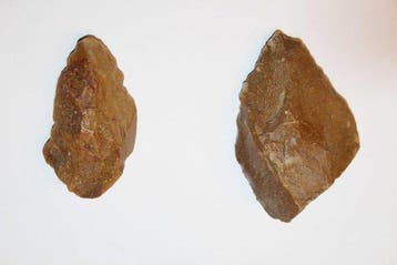 Paleolithisch Vuursteen Bifaces - 130 mm (Zonder