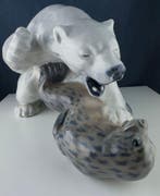 Royal Copenhagen - Beeldje - Polar Bear with Seal prey,