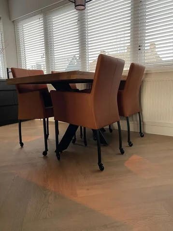 Set van 4 leren eetkamerstoelen - met wieltjes en, Ophalen of Verzenden, Nieuw, Leer