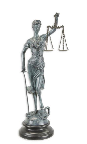 BRONZEN BEELD VAN VROUWE JUSTITIA MET GROENE AFWERKING, Verzenden, Nieuw