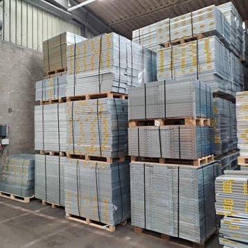 Aanbieding: Voordeelrij deels gebruikte legbordstelling Stow