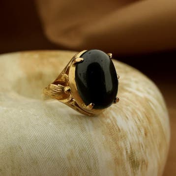 Gouden ring met zwarte labradoriet, Gebruikt, Ophalen of Verzenden, Kleiner dan 17, Met edelsteen