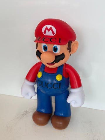 Rob VanMore - Super Mario by Gucci XXL - 51cm