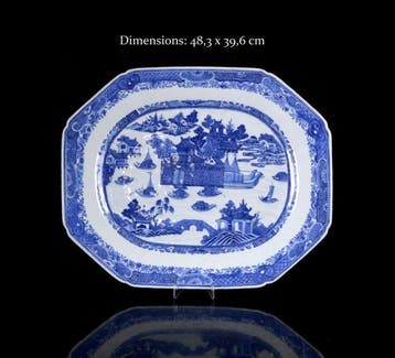 Een monumentale (48,3 cm) Chinees blauw-wit achthoekige