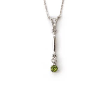 14 krt. witgouden collier en hanger met peridot en diamant, Gebruikt