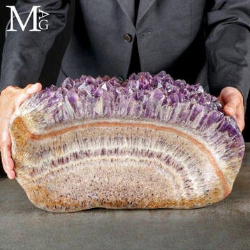 Amethist-Geode schaal met rijke, diepe paarse kristalvormen