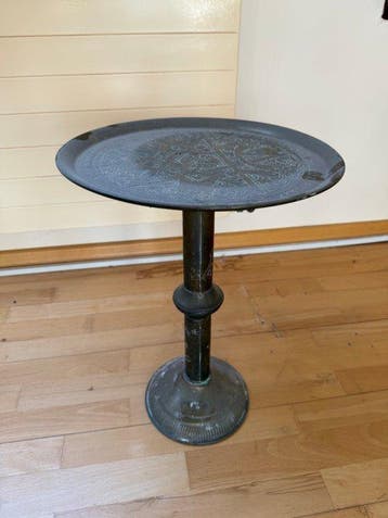 Bijzettafel - Messing - Een oosterse sokkeltafel uit een