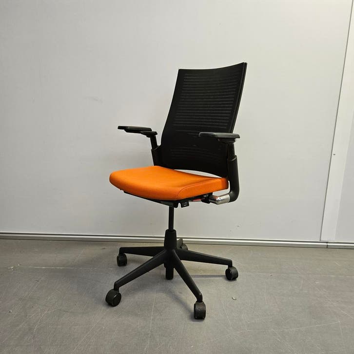 Ahrend 2020 bureaustoel - oranje stof / netweave zwarte stof, Huis en Inrichting, Bureaustoelen, Ophalen of Verzenden