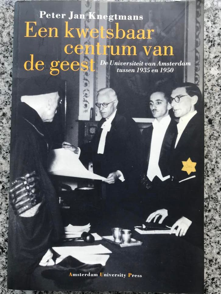 Een kwetsbaar centrum van de geest  (Peter Jan Knegtmans), Boeken, Geschiedenis | Stad en Regio, 20e eeuw of later, Gelezen, Verzenden