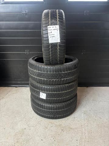 225/40/19 PIRELLI SOTTOZERO 3 5,5MM 2 STUKS €175 (2318), Auto-onderdelen, Banden en Velgen, Gebruikt, Winterbanden, Band(en), Personenwagen