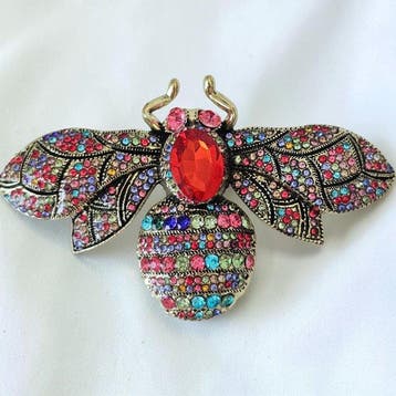 Grote vintage bijenbroche van goudkleurig metaal en