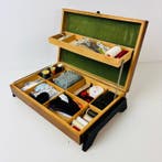 Naaidoos - Vintage houten naaidoos op poten met inhoud,, Antiek en Kunst