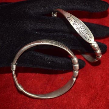 Set van twee armbanden met vismotief, brengt geluk, Miao -
