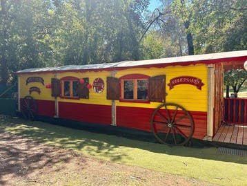 Unknown Manufacturer - Speelgoed - Painted Wooden Caravan Or