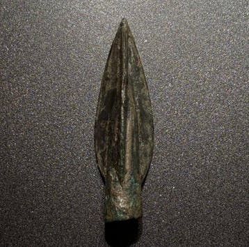 Oud-Grieks, Hellenistisch Brons Pijlkop met sokkel in