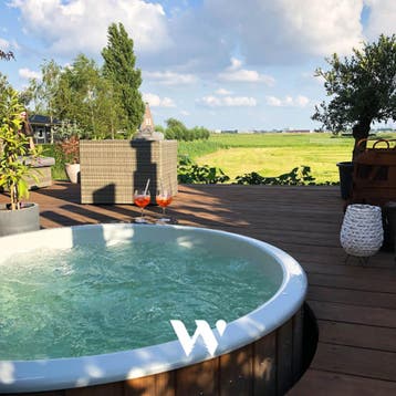 Upgrade je Tuin: Kies voor Luxe met een Hottub van Welvaere, Nieuw, Vast