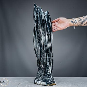 Monumentale Orthoceras-fossielen sculptuur uit Marokko –