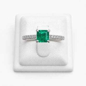 Ring 17-karaat witgoud - 1.22ct. tw. Smaragd - Diamant -, Nieuw