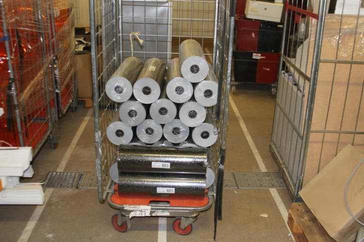 Partij rollen inpakpapier met opdruk c.a. 21 stuks, Zakelijke goederen, Partijgoederen en Retail | Partijgoederen