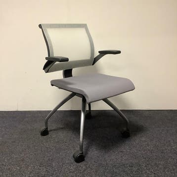 Ahrend 250 verrijdbare vergaderstoel met kunststof rug,, Ophalen of Verzenden, Gebruikt, Stof, Eén