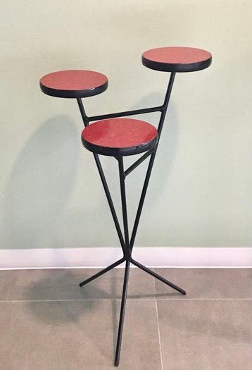 Plantentafel - met rode formica bladen in drie niveaus, en