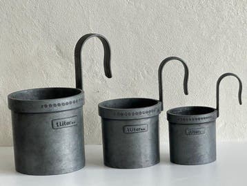 Collectie merkartikelen - Drie Tinnen Maatbekers - Peltrato