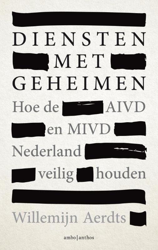 Diensten met geheimen 9789026354120 Willemijn Aerdts, Boeken, Politiek en Maatschappij, Zo goed als nieuw, Verzenden