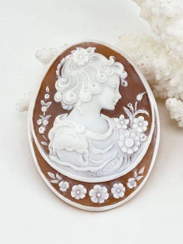 CASSIS MADAGASCARIENSIS - Cameo - Handgesneden camee