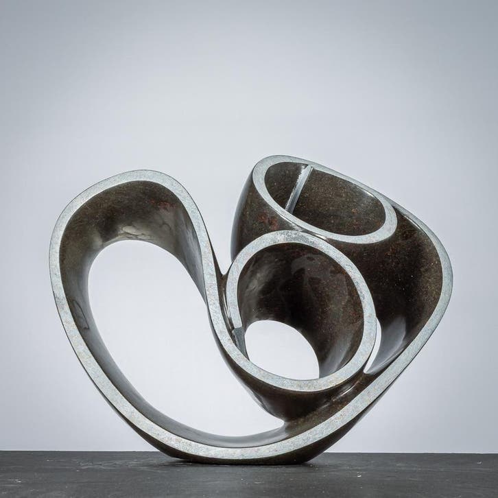 Loving heart - beeld van serpetine steen, Antiek en Kunst, Kunst | Designobjecten, Ophalen of Verzenden