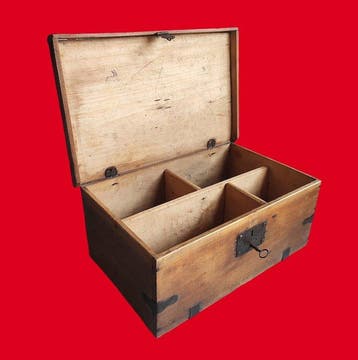 Opbergkoffer - Oude houten ambachtelijke kist met smeedwerk