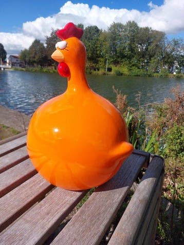 Beeld, funny orange balloon chicken - 40 cm - polyresin, Antiek en Kunst