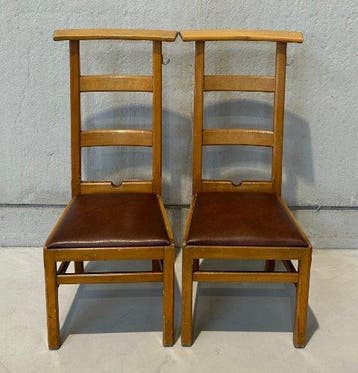 Stoel - hard hout - Set van twee vintage kerkstoelen, Antiek en Kunst