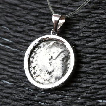 modern Zilver Hanger met de oude Griekse drachme van