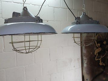 Lamp (2) - OKs 2 - Gietijzer - Industriële kooitlampen
