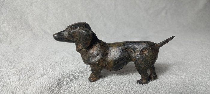 Pierre Chenet (XX-XXI) - sculptuur, Le Teckel - 5,8 cm -, Antiek en Kunst, Curiosa en Brocante