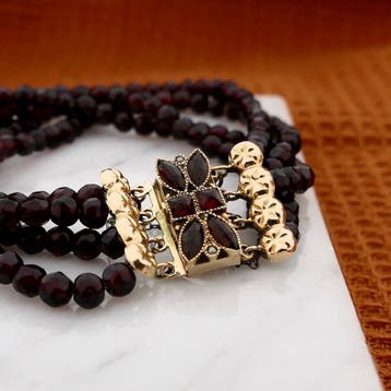 Antieke granaat kralenarmband met gouden siersluiting met..., Gebruikt, Ophalen of Verzenden, Met edelsteen, Goud